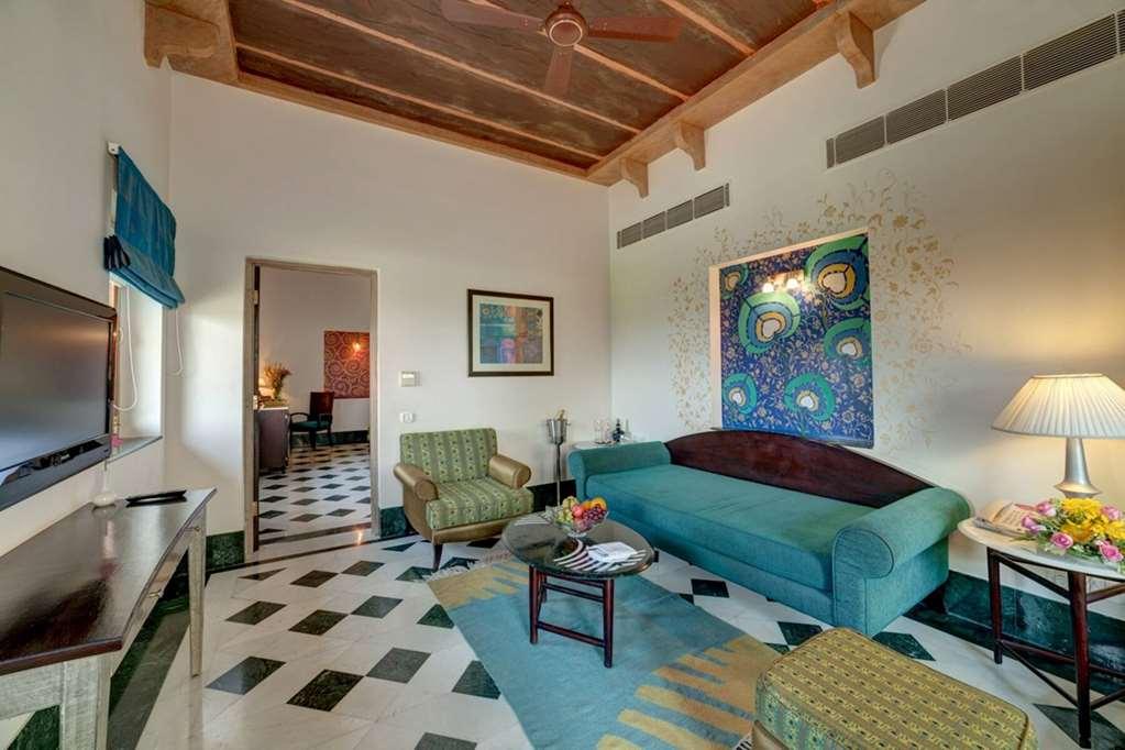 Ramada Udaipur Resort & Spa Pokoj fotografie