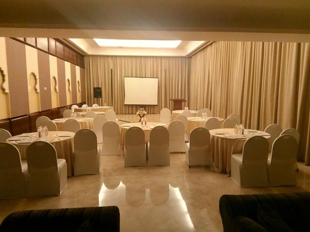 Ramada Udaipur Resort & Spa Exteriér fotografie
