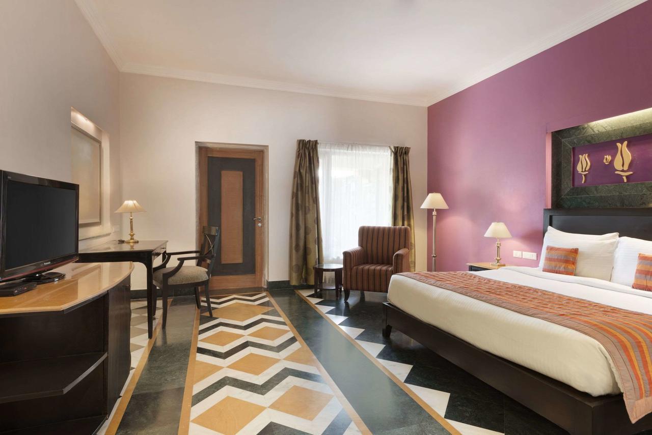 Ramada Udaipur Resort & Spa Exteriér fotografie