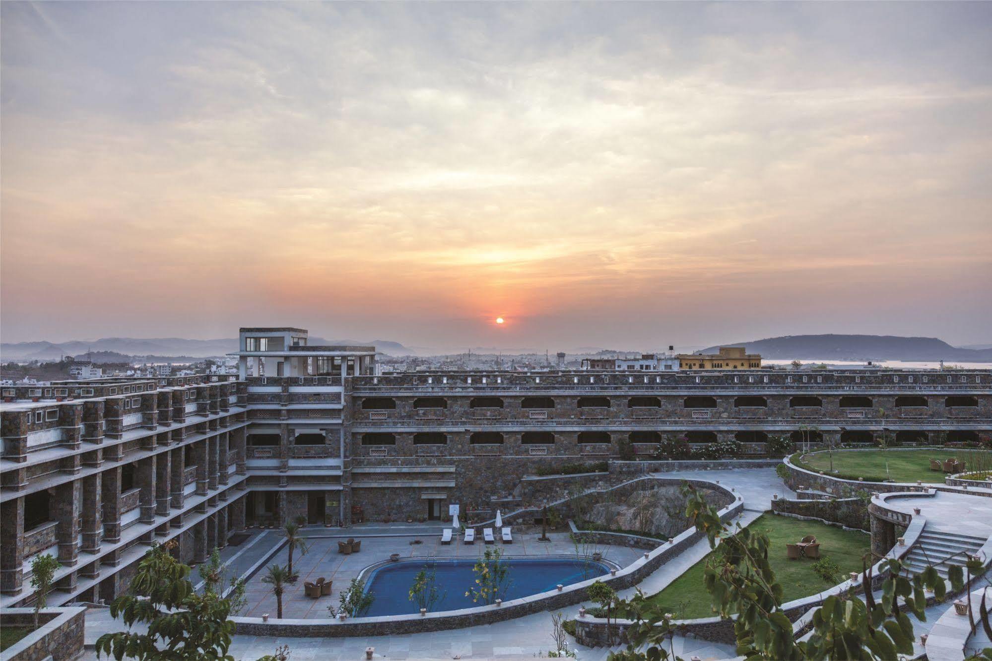Ramada Udaipur Resort & Spa Exteriér fotografie